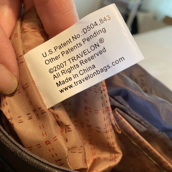 Travelon unisex brown leather crossbody - Picture 12 of 13